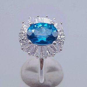 Beautiful Blue topaz and silver ring size 6.5